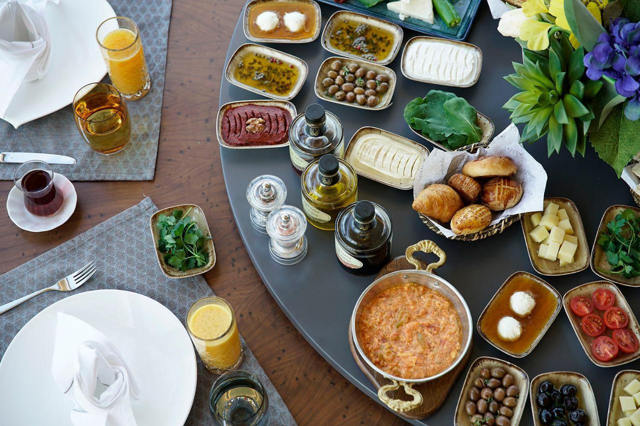 איסטמבול Lazzoni Hotel מראה חיצוני תמונה A traditional Turkish breakfast