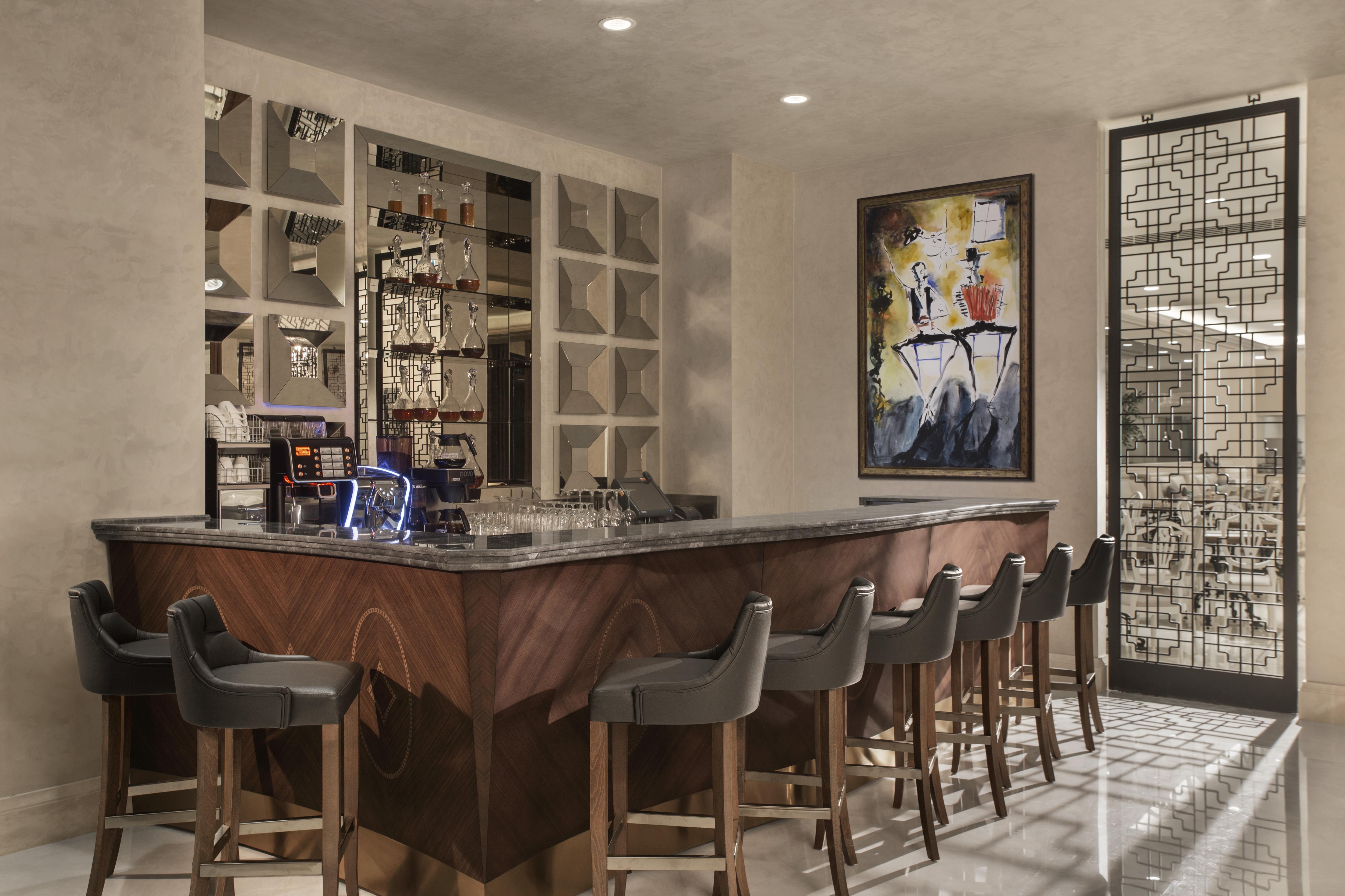 איסטמבול Lazzoni Hotel מראה חיצוני תמונה The bar at the 2018-opened The Ivy, St. John's Wood